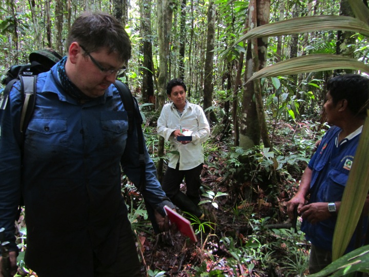 Sampling testate amoebae in a tropical peatland.